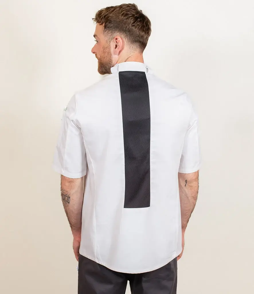LE004 WH_BK MODEL 2.webp
