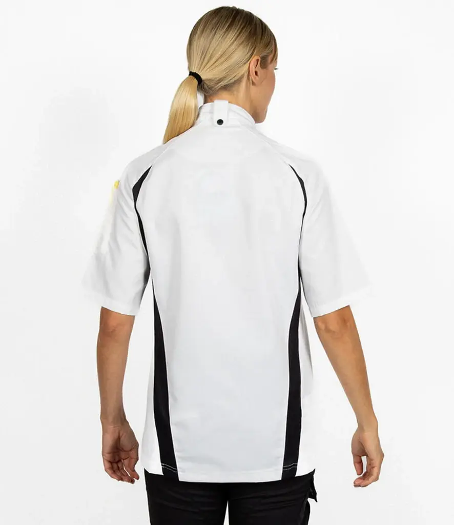 LE003 WH_BK MODEL 2.webp