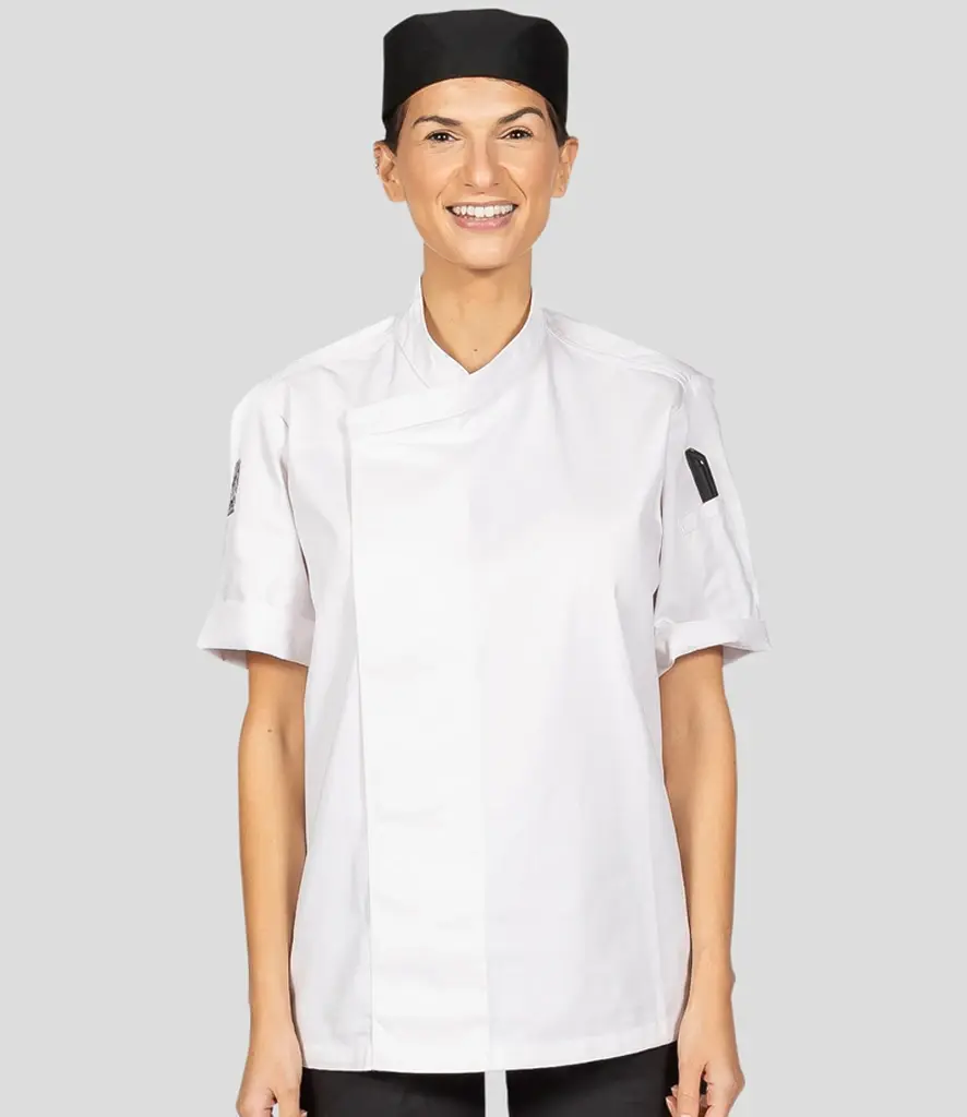 LE002 WHI MODEL 1 HERO.webp