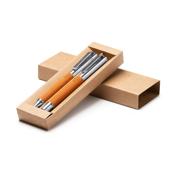 Ball and roller pen set with main structure in recycled leather. Blue ink.